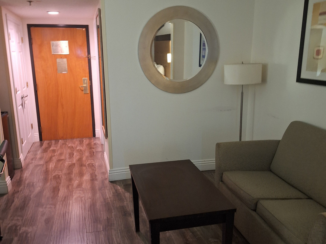 Wingate by Wyndham Montgomery主图