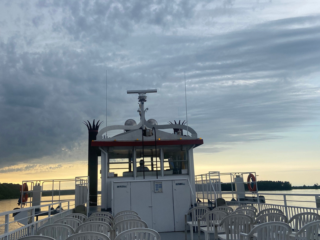 Mark Twain Riverboat Dinner Cruise-汉尼拔必去景点