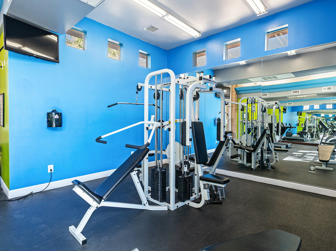 宁静峡谷悬崖酒店主图