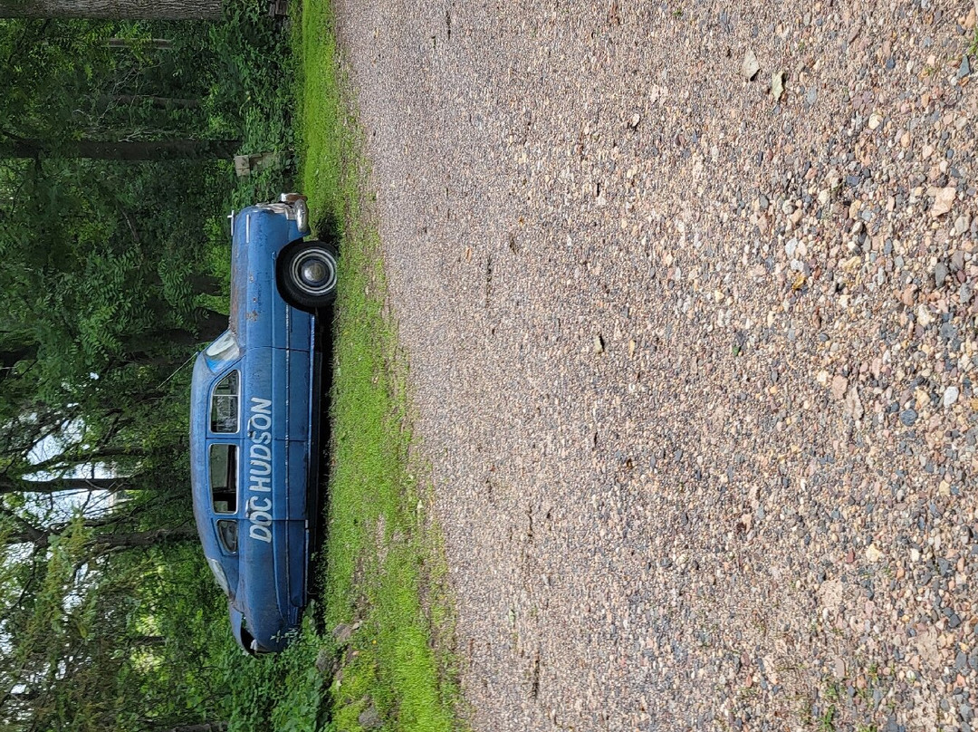 Hot Sam’s Antiques & Used Furniture-Lakeville必去景点