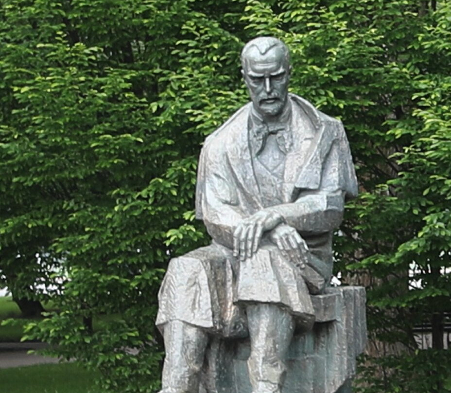 Statue De George Cosbuc-Bistrita Bargaului必去景点