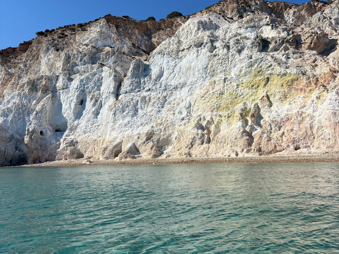 Rent Boat Milos-Adamas必去景点