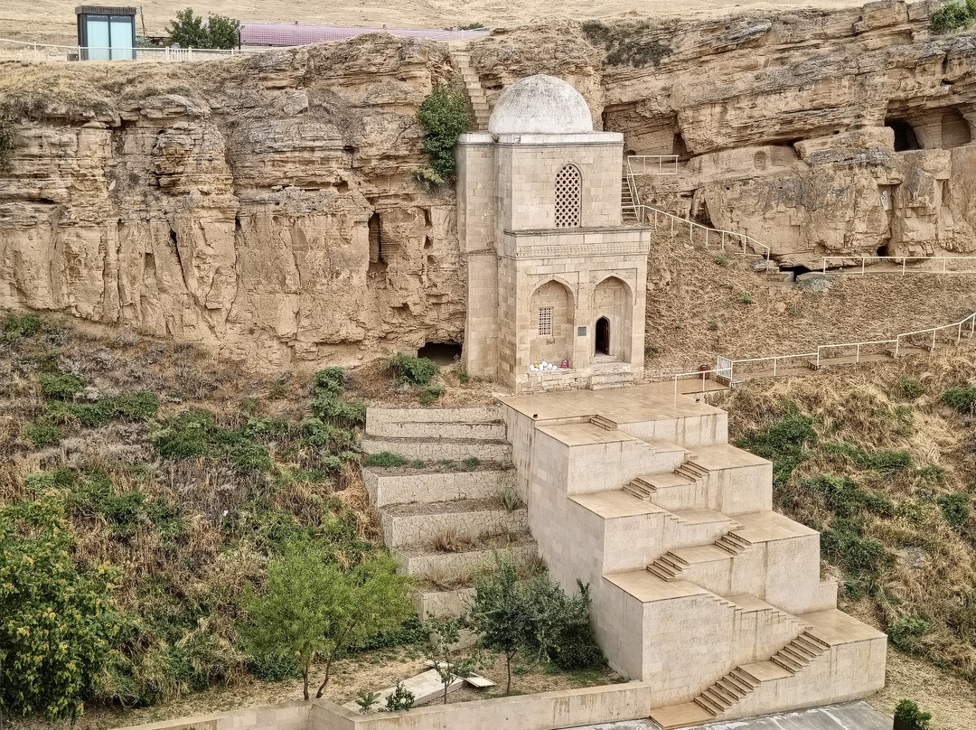 Diri Baba Mausoleum-Qobustan必去景点