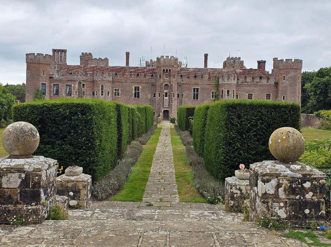 Herstmonceux Castle-Hailsham必去景点