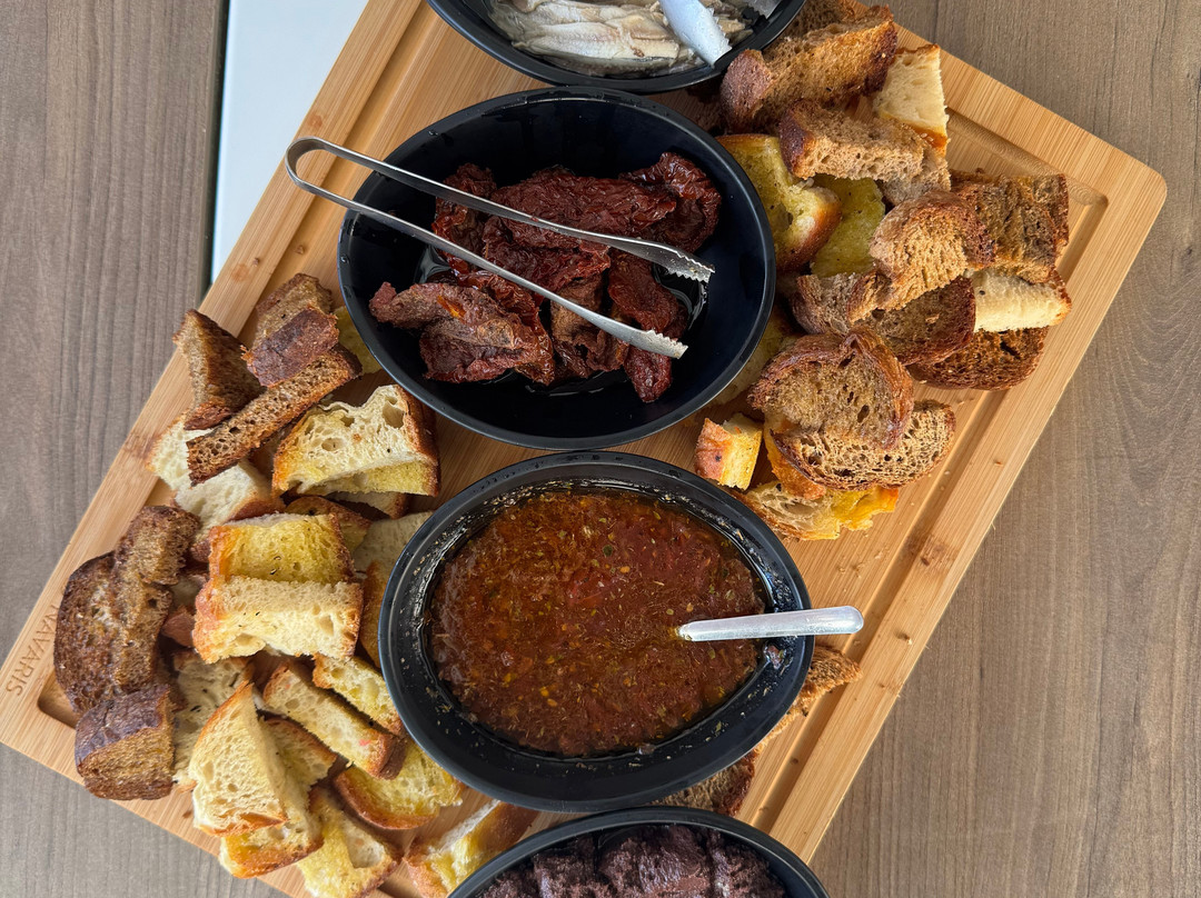 Odysseus A. Yacht Cruises-Adamas必去景点