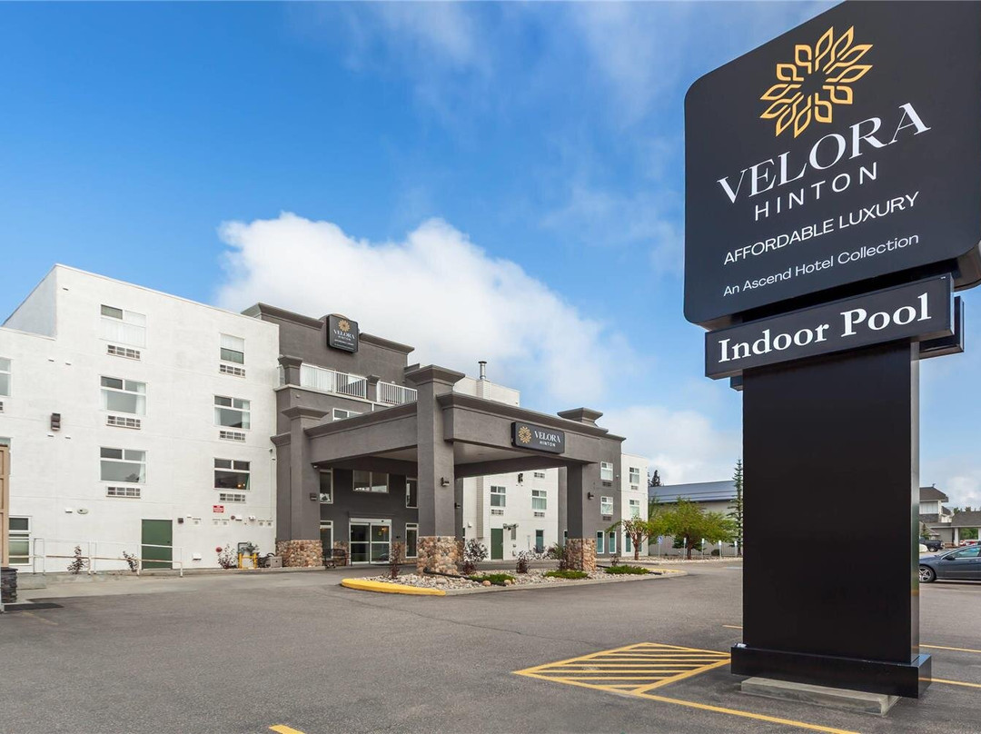 辛顿品质套房酒店主图