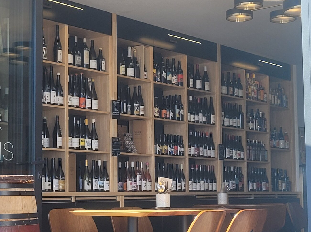 Marée Basse Bar Et Cave À Vins