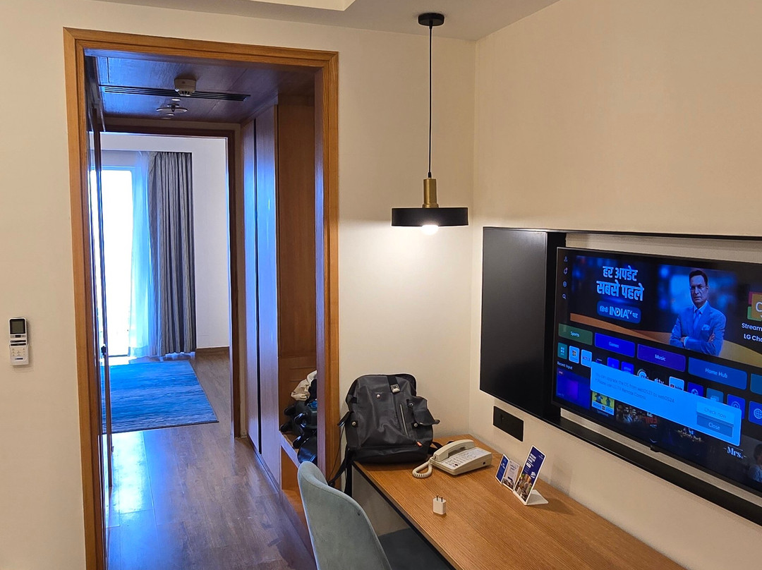 Iris Sarovar Portico主图