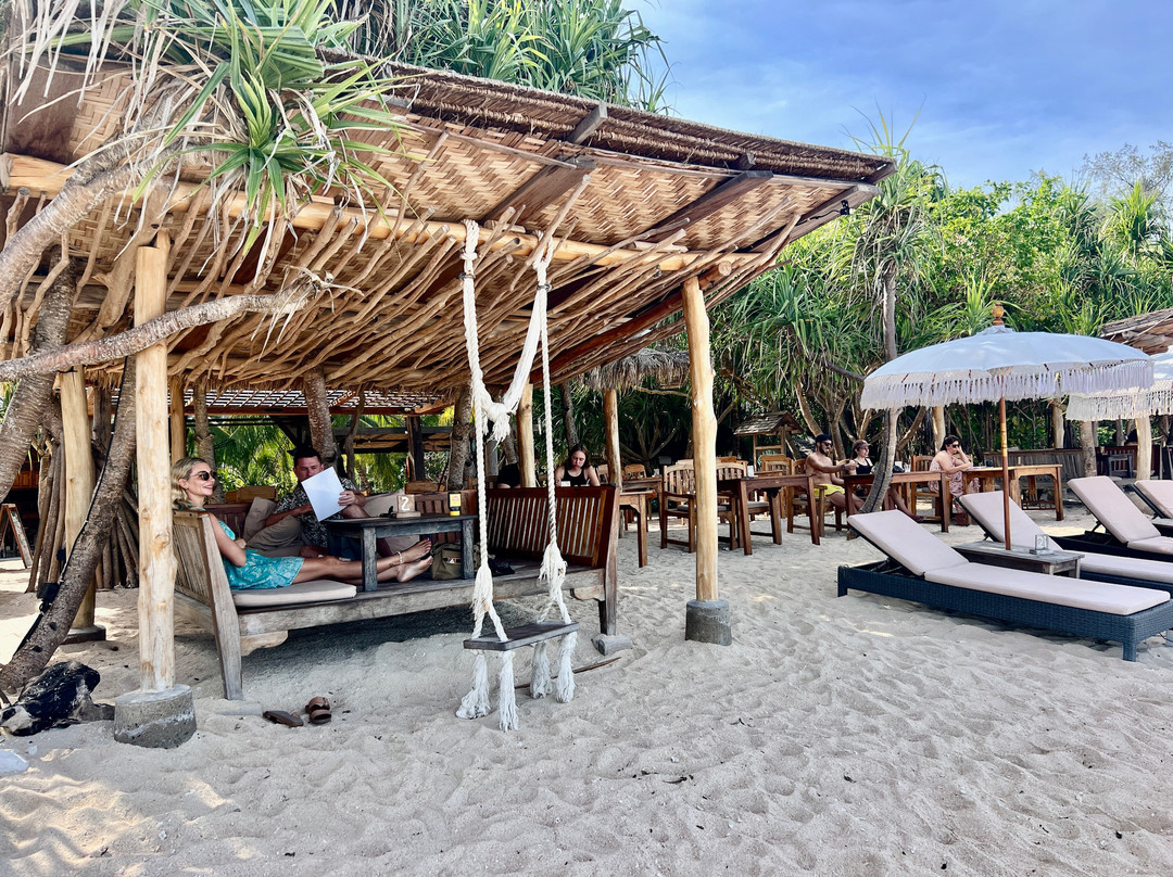 Island View Bar & Bungalow