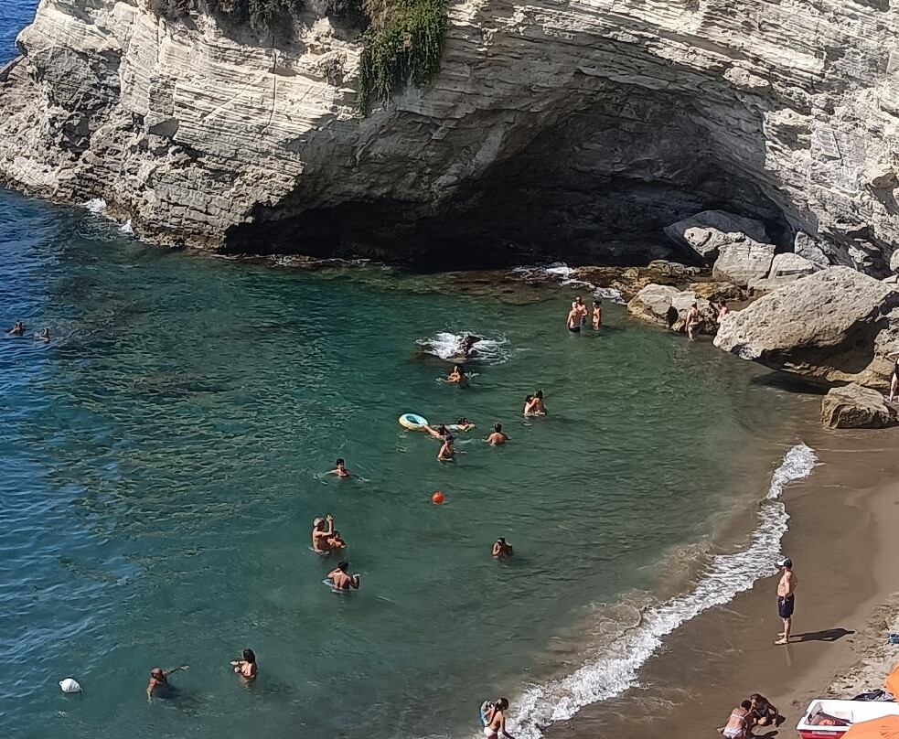 Spiaggia di Cava Grado-Sant'Angelo必去景点