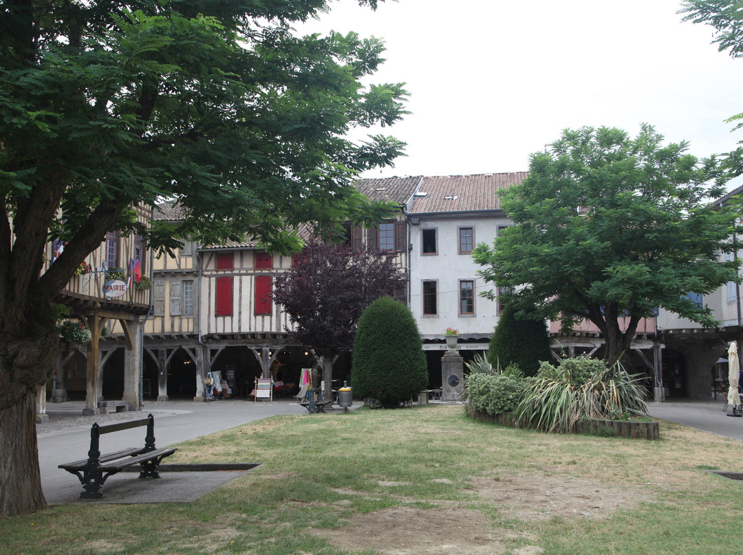 Place Marechal Leclerc-Mirepoix必去景点