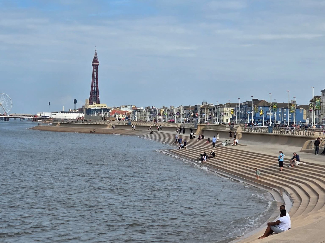 黑池海滩-黑潭必去景点