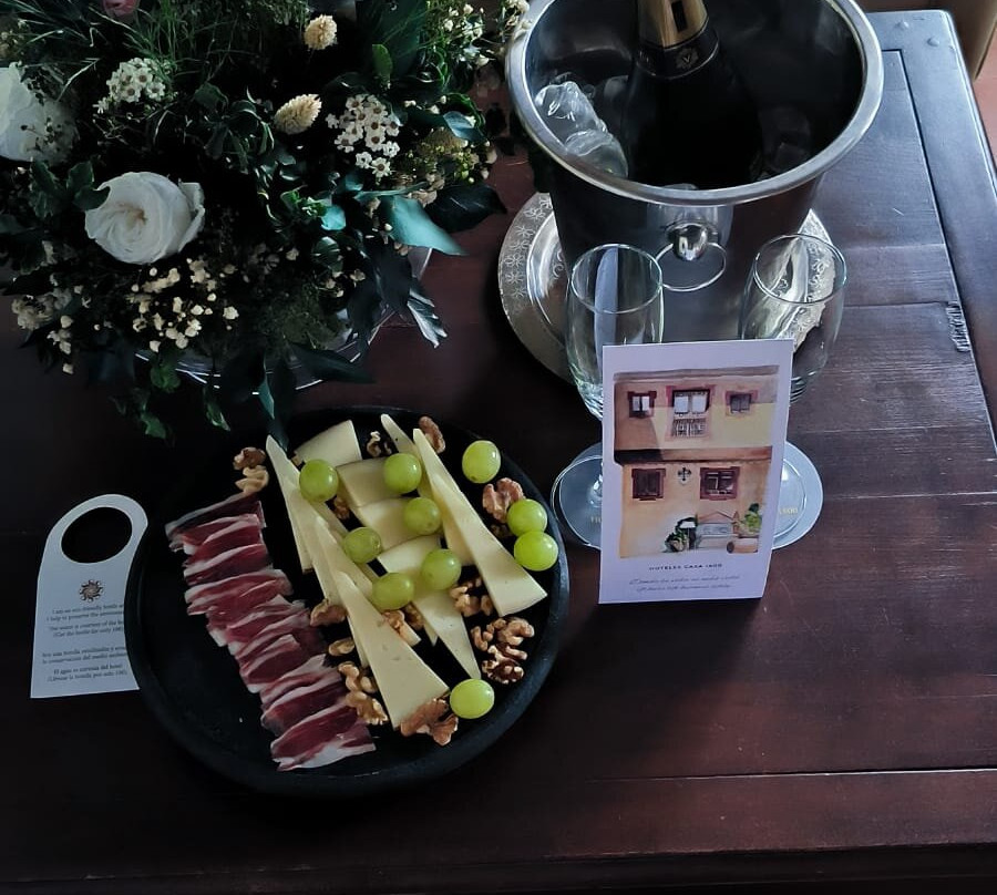 格拉纳达1800公寓大楼酒店主图