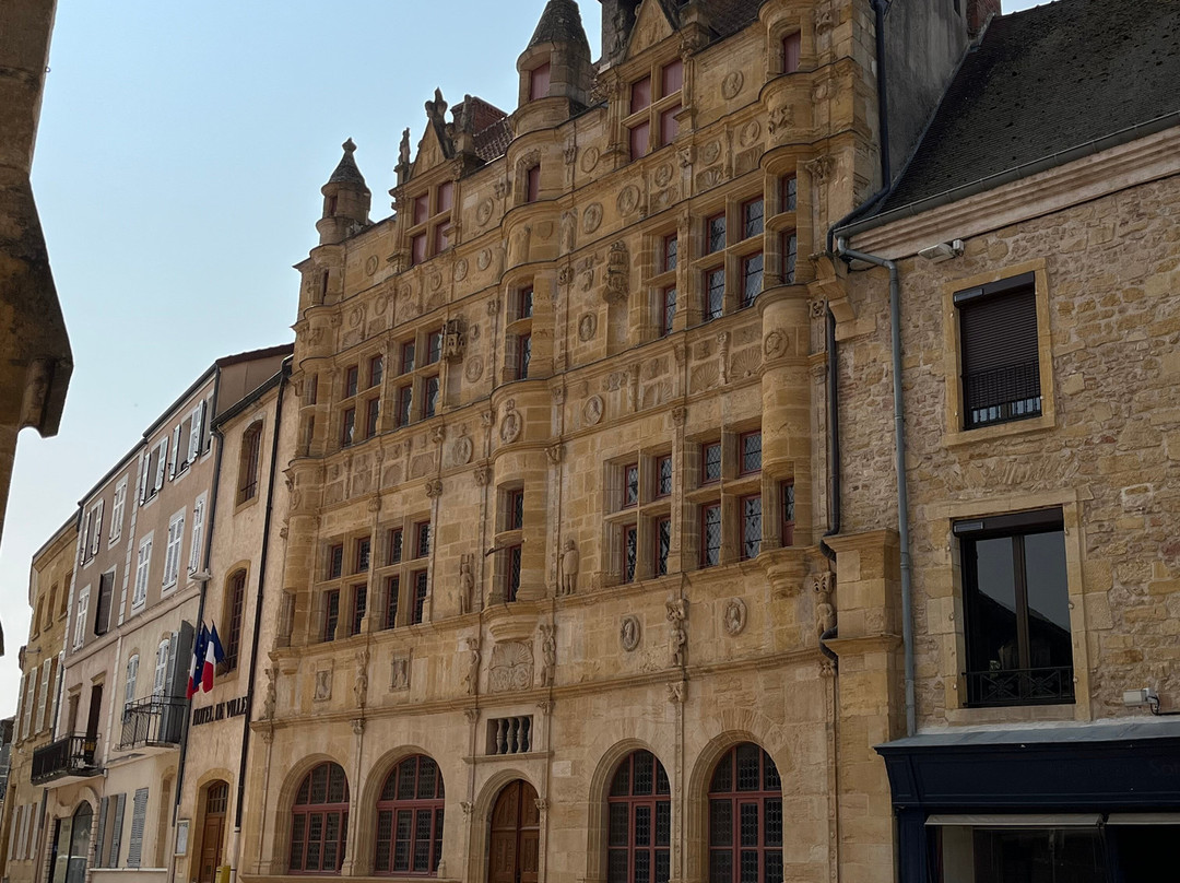 Hôtel de Ville-Paray Le Monial必去景点