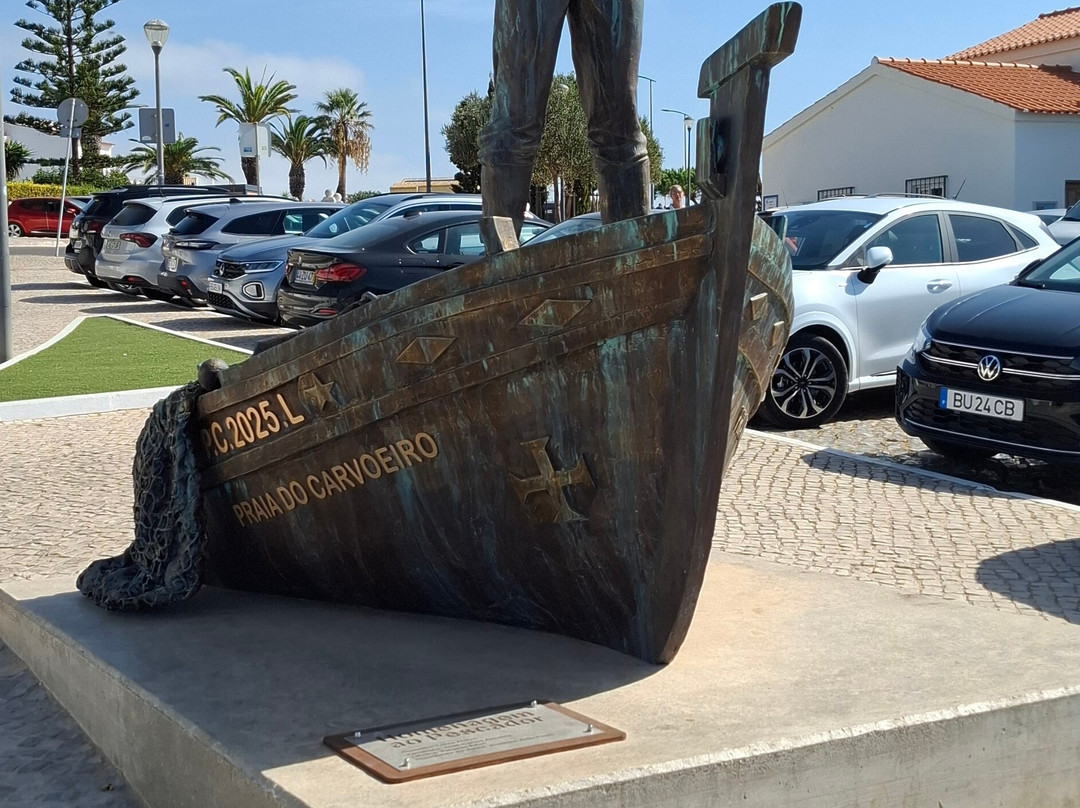 Homenagen ao Pescador Carvoeiro-卡沃埃罗必去景点