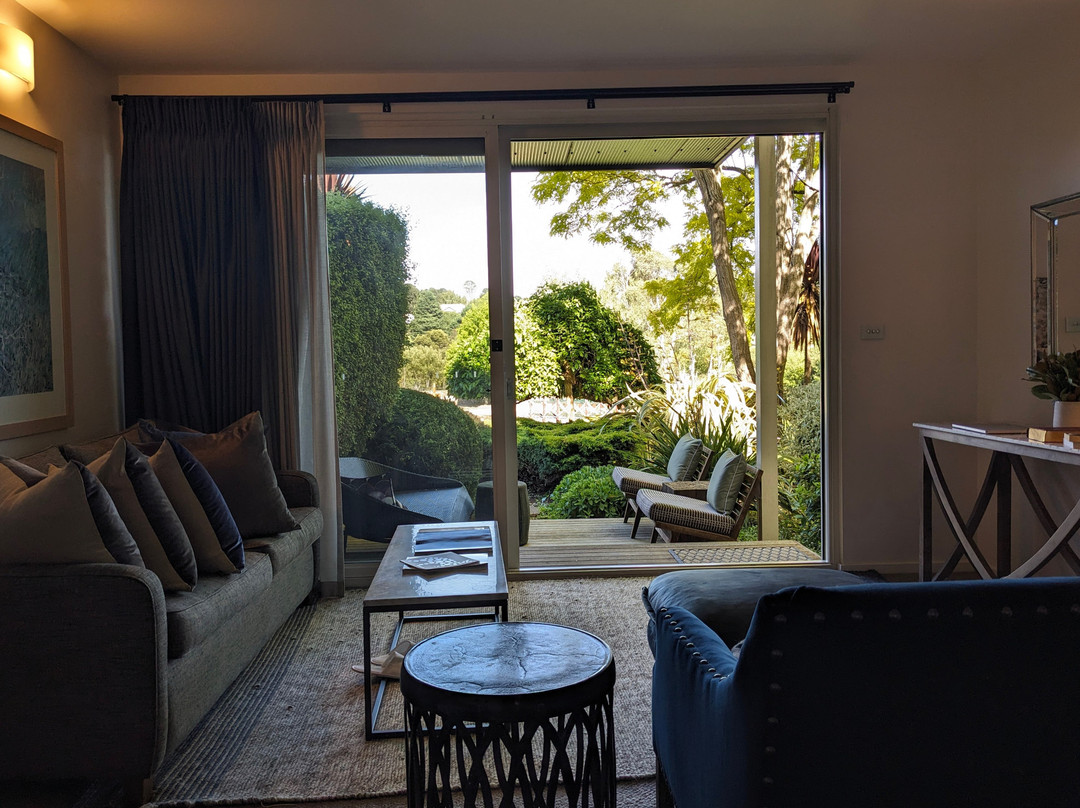 戴尔斯福德湖畔别墅酒店主图