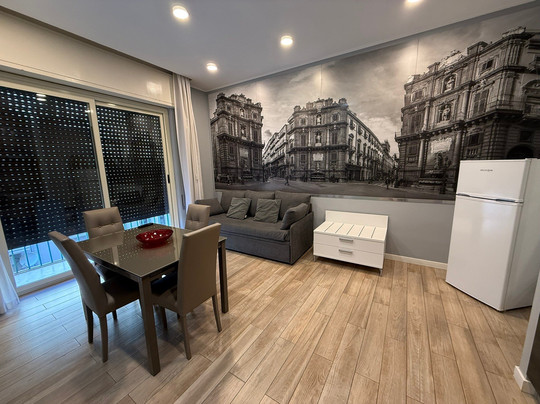 阿尔玛酒店主图