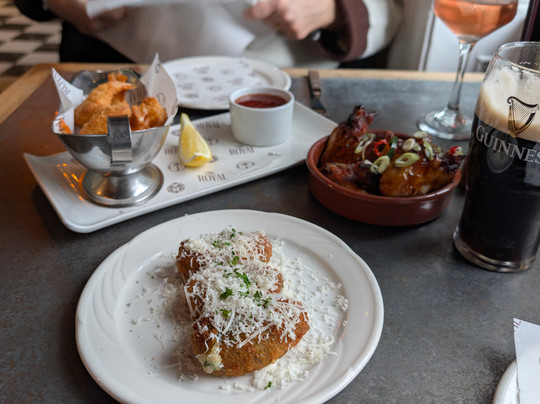 The Royal Hotel主图