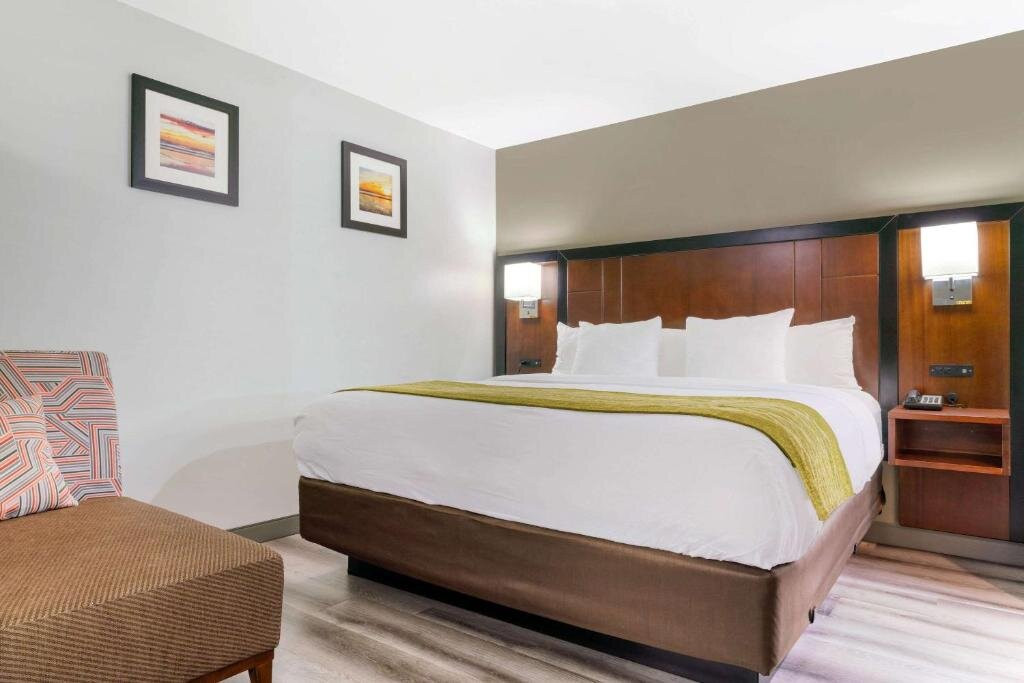 Antioch Inn & Suites