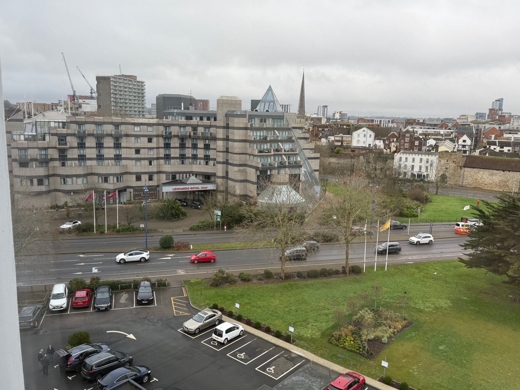 南安普敦大港莱昂纳多酒店-浴室