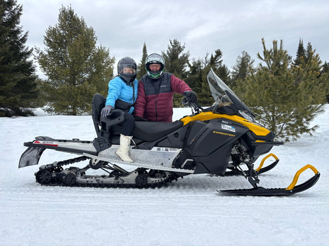 Farmhouse Snowmobiling and UTVs-普莱西德湖必去景点
