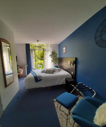 里贾纳酒店主图