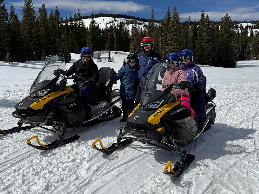 Steamboat Snowmobile Tours-斯廷博特斯普林斯必去景点