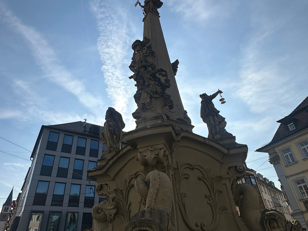 Vierroehrenbrunnen-维尔茨堡必去景点