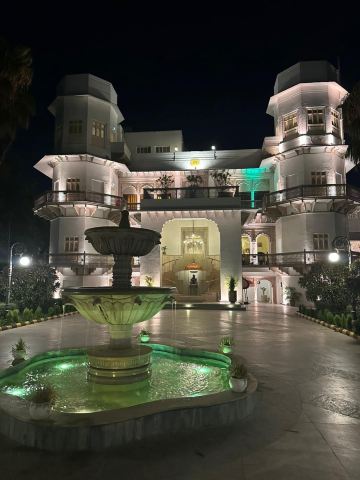 瓜利尔泰姬乌莎基兰宫殿酒店-旅行者