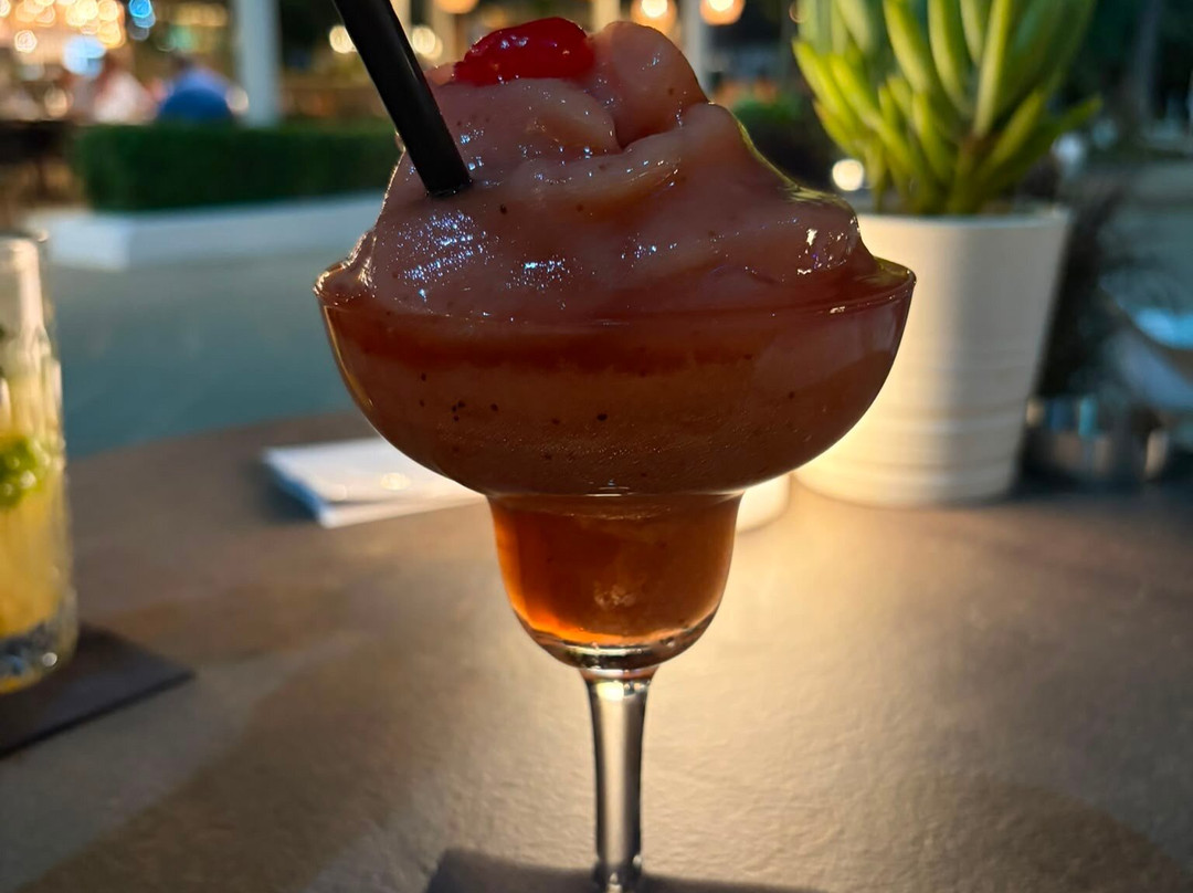 水晶温泉海滩酒店主图