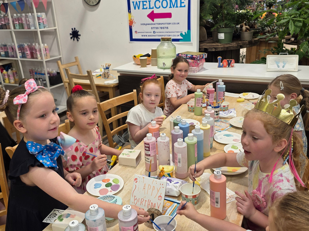 Mad Hatters Pottery Painting Iver-Iver必去景点