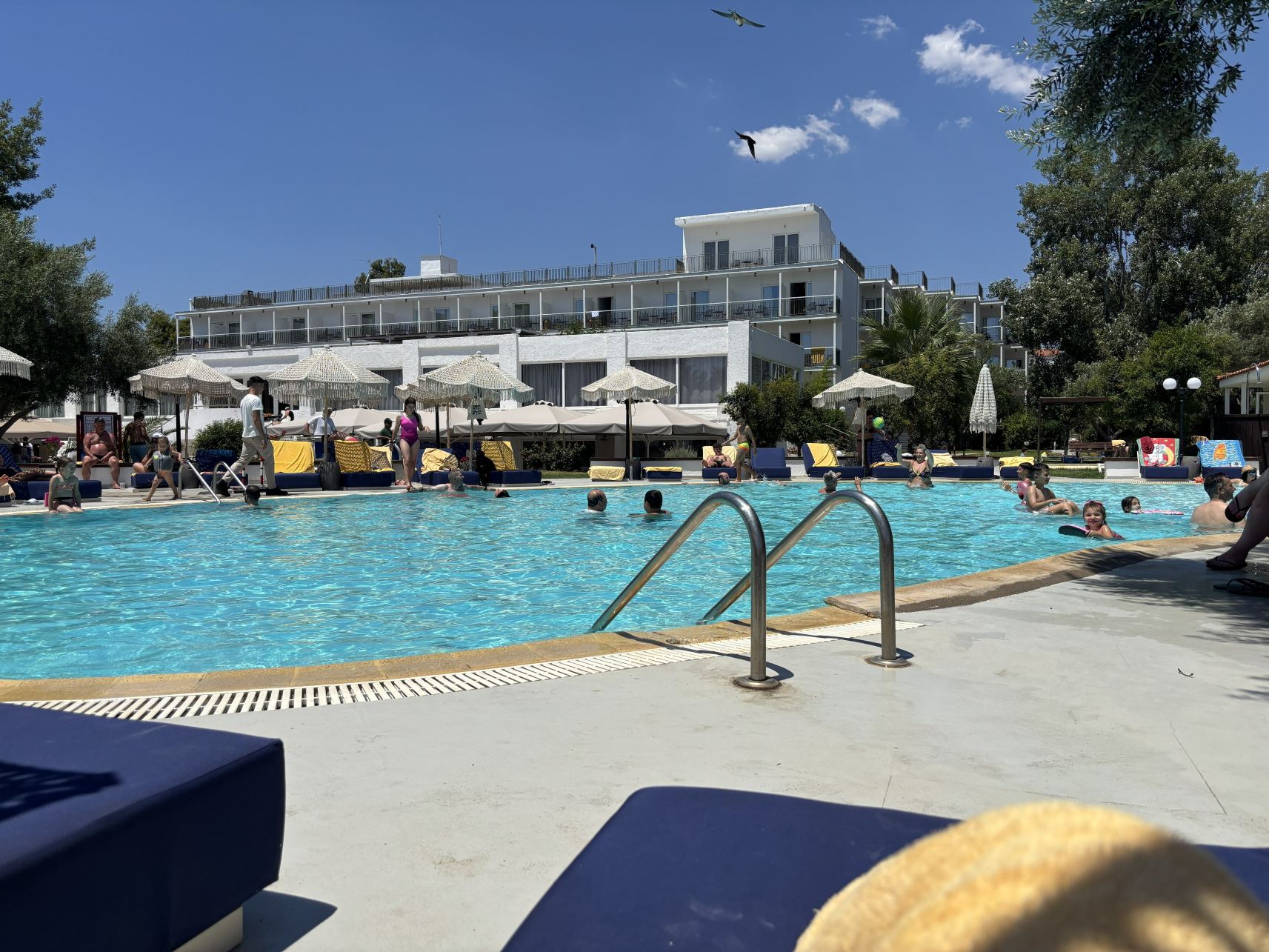 Brown Beach 埃维亚岛, Brown Hotels 成员-泳池