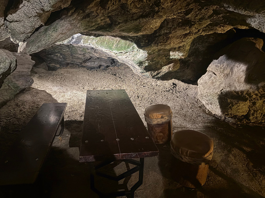 Cave Bar-卡拉马其必去景点