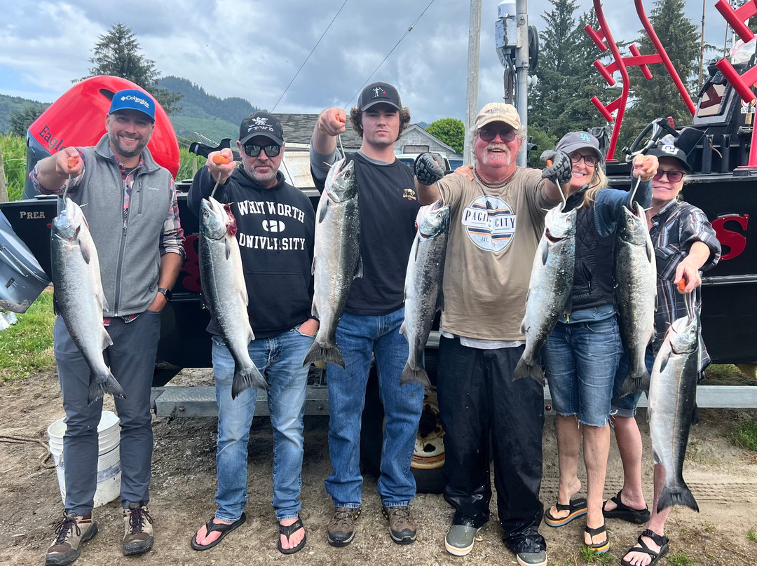 Eagle Charters Dory Fishing-太平洋城必去景点