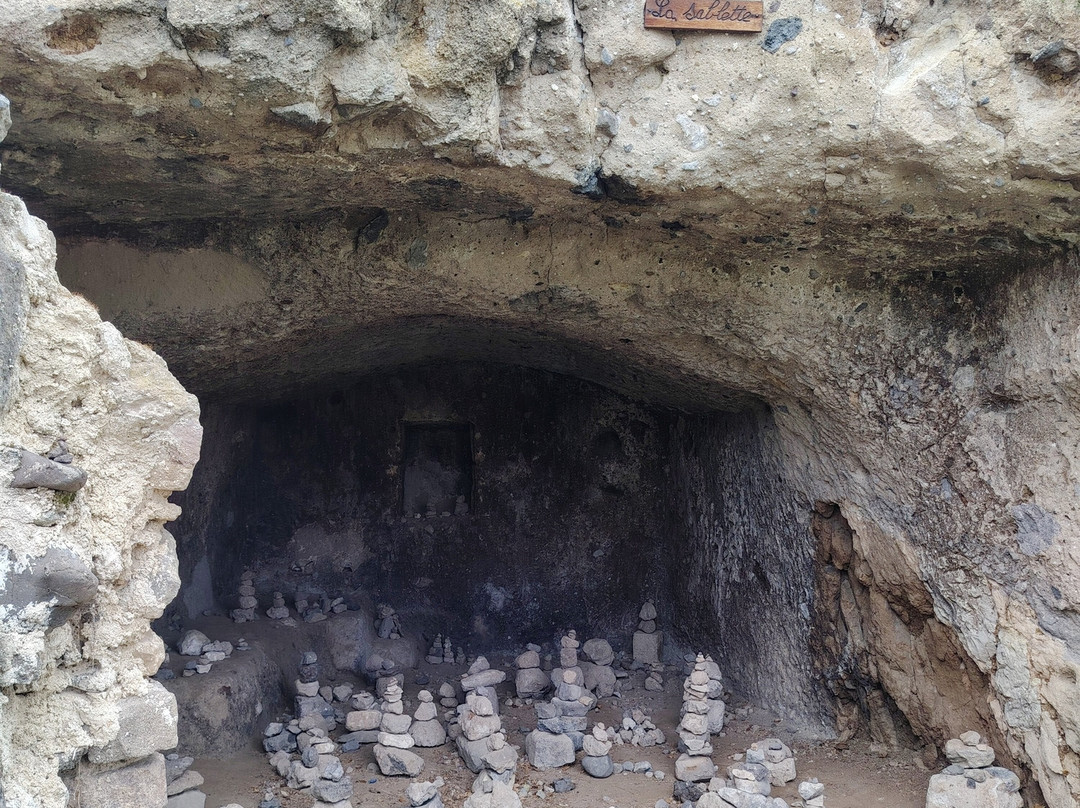 Grottes Troglodytiques de Perrier-Perrier必去景点