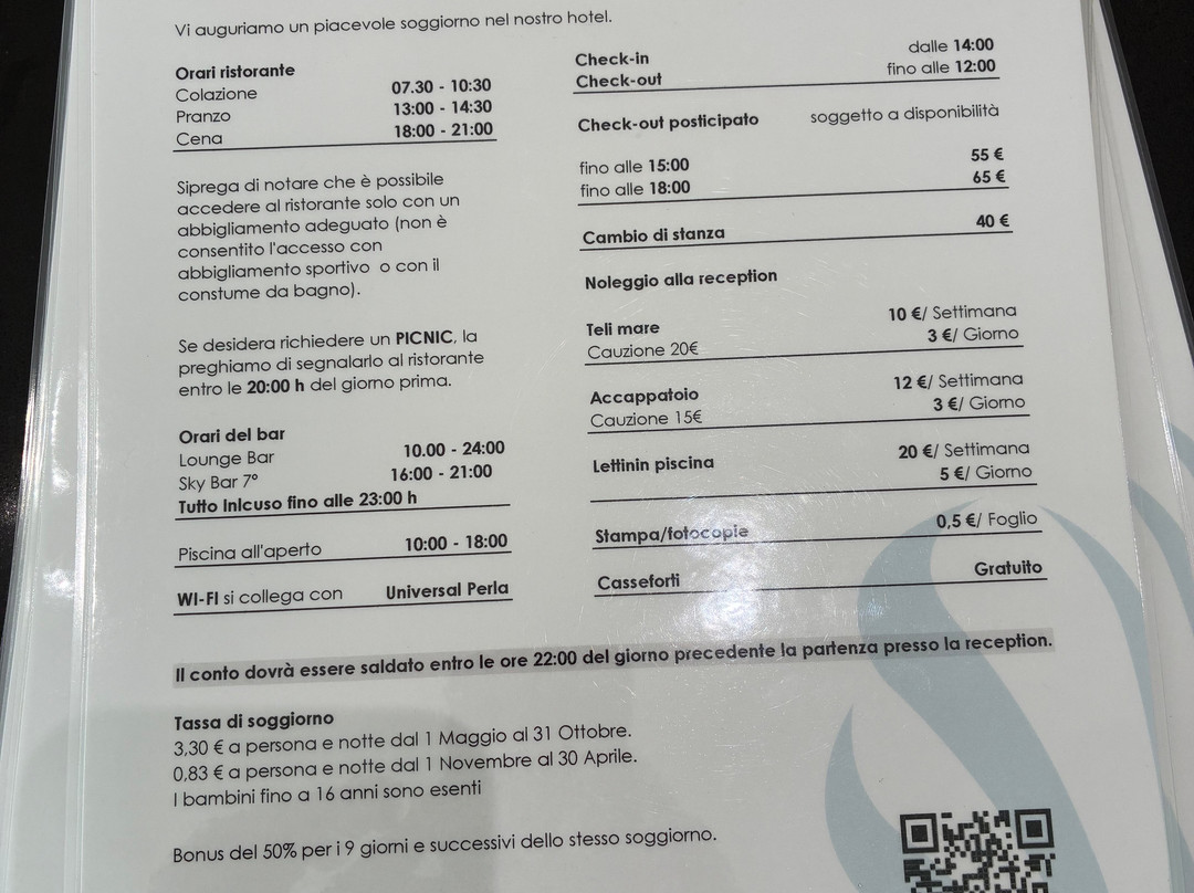环球佩拉酒店主图