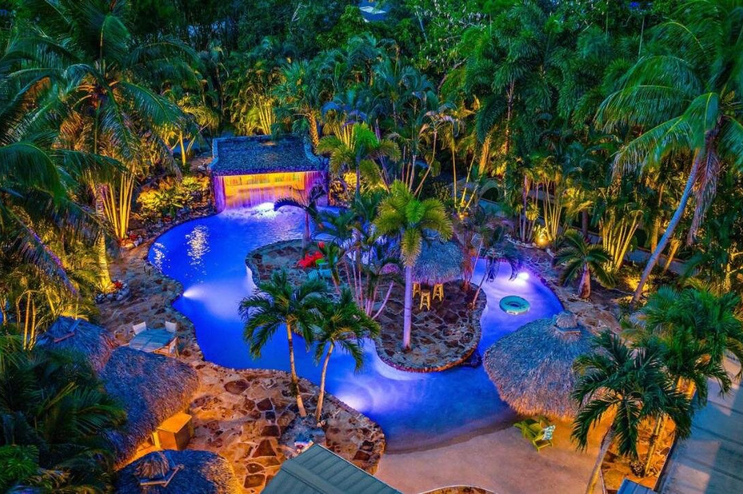 KonTiki Falls! Jupiter's Exclusive Private Resort