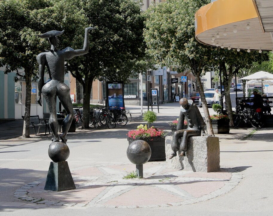 Statue Harlekin och Pierrot (Statue de Arlequin et Pierrot)-Hudiksvall必去景点
