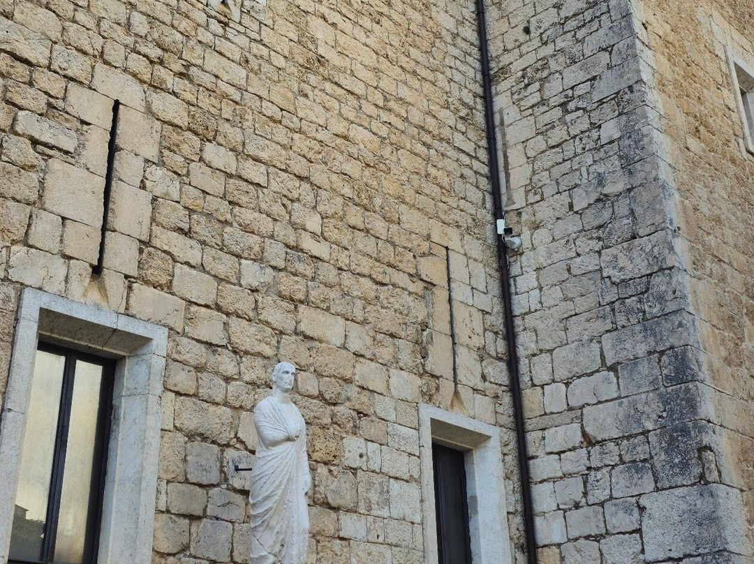 Palazzo Ducale Cantelmo-Atina必去景点