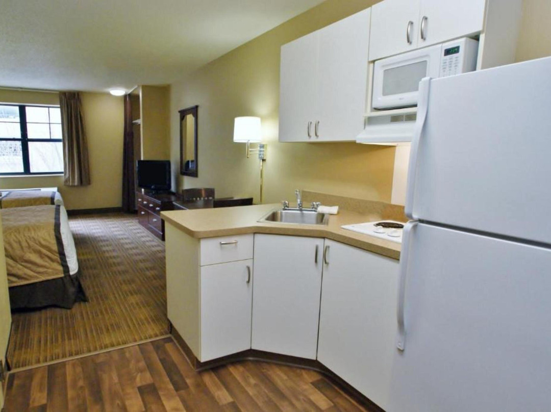 Motel 6 Suites Buffalo Amherst, NY