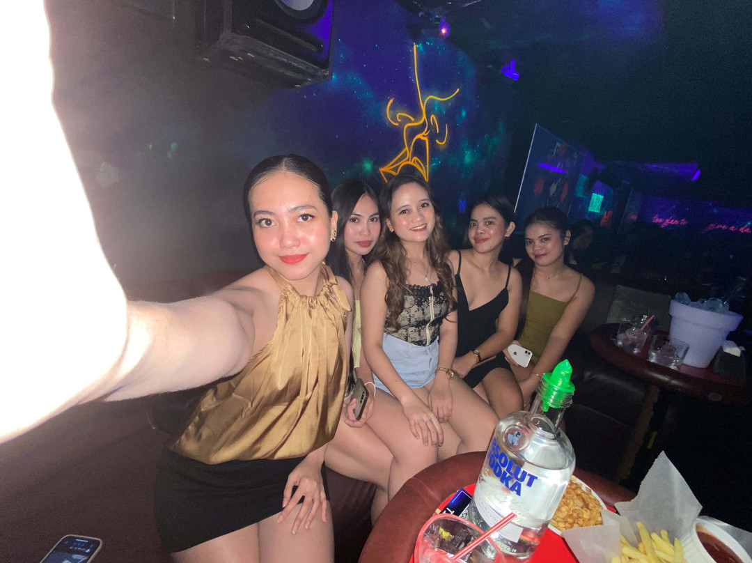 Neon Nights Bar Club-马卡蒂必去景点