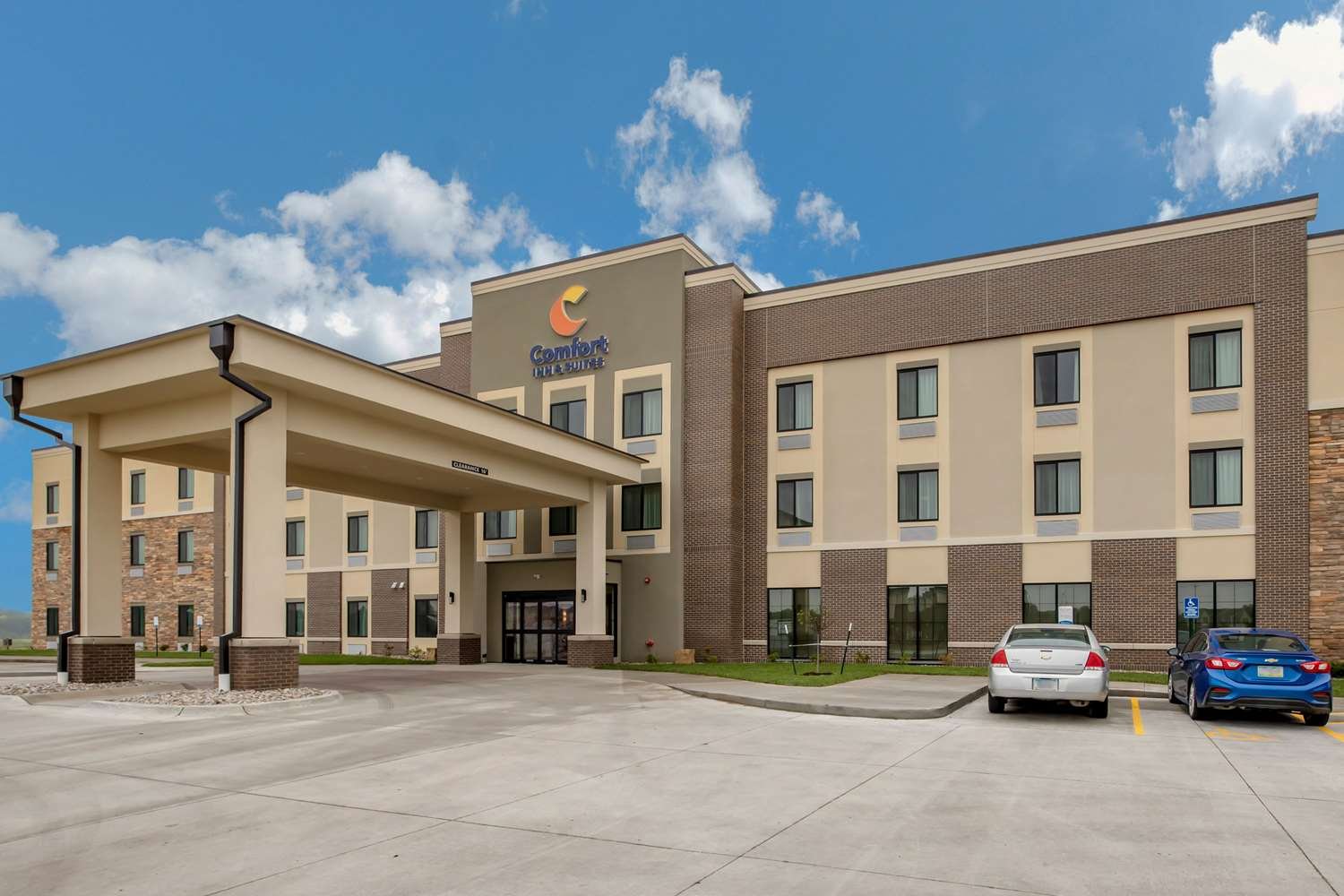 Comfort Inn & Suites near ISU Campus-官方