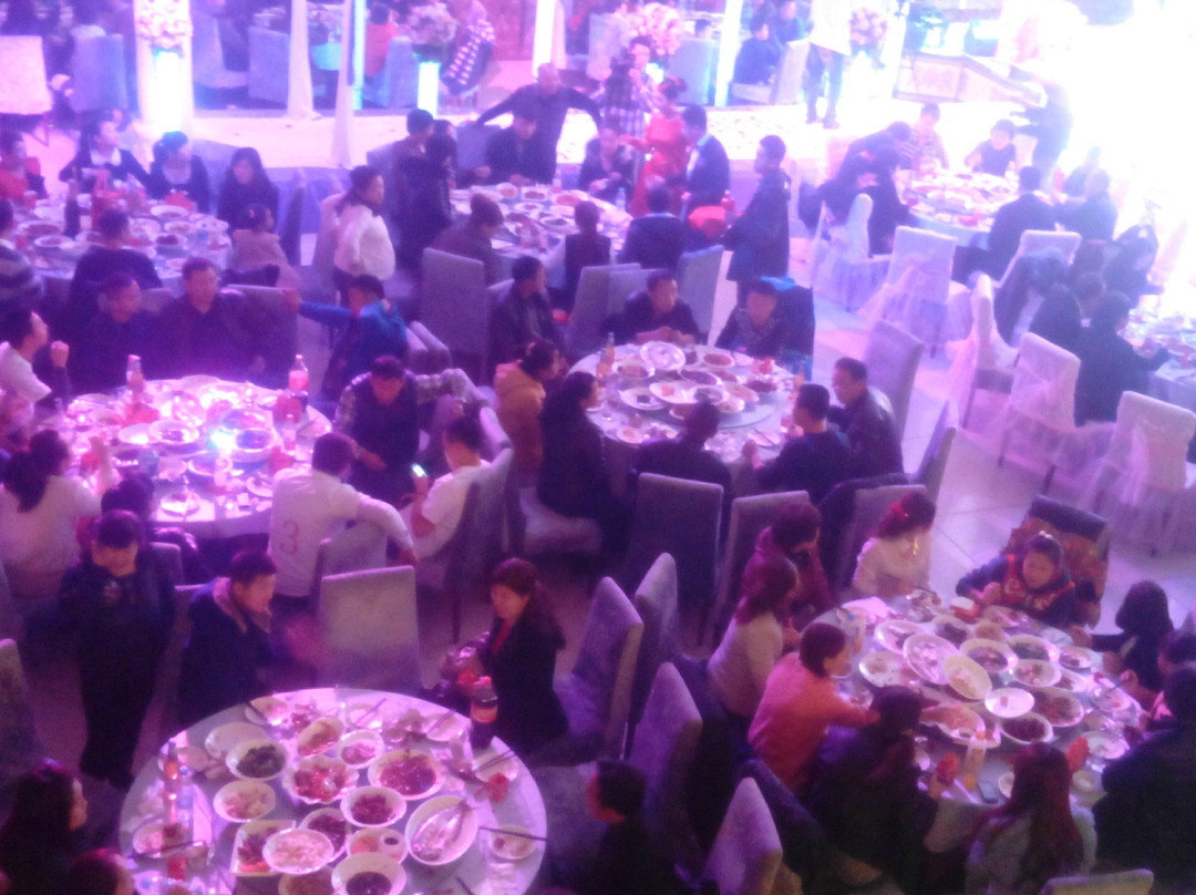 红事会大酒店主图