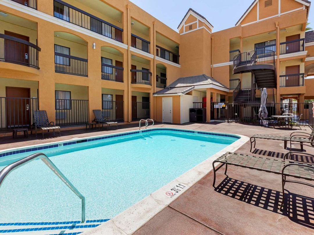 Quality Inn & Suites Westminster Seal Beach主图