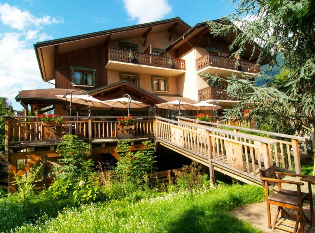 萨朗什酒店住宿-Hostellerie Les Pres Du Rosay