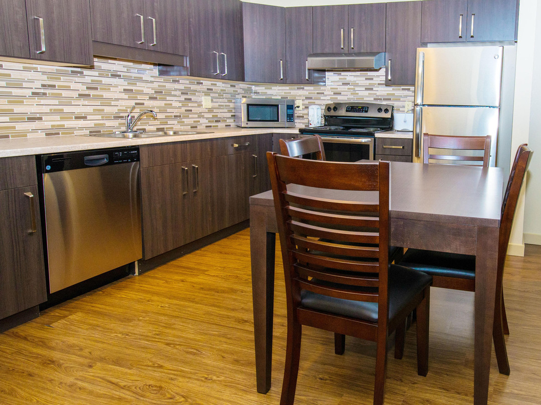 黄刀镇酒店住宿-耶洛奈夫首府套房酒店