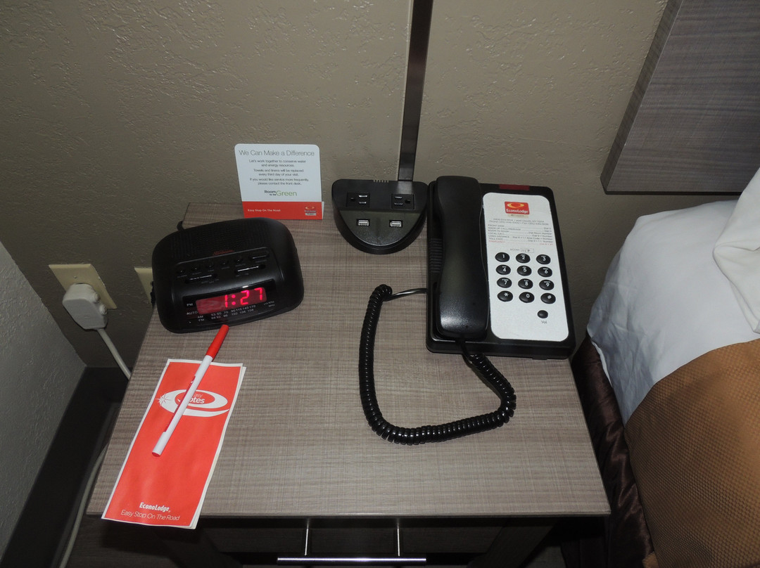 Econo Lodge Dewitt I-90