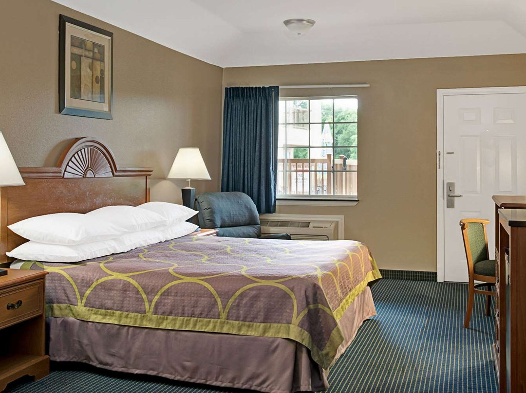 Super 8 by Wyndham Montgomery Lake Conroe主图