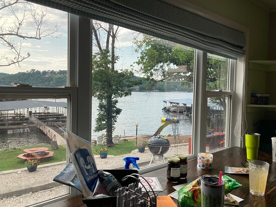 Lake Breeze Resort主图