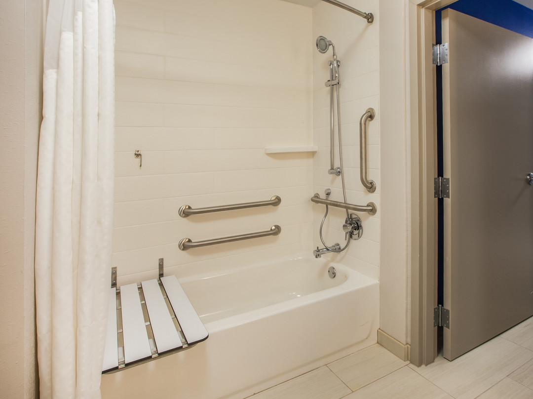 Holiday Inn Express & Suites Pittsfield - Berkshires